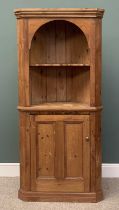 STRIPPED PINE STANDING CORNER CUPBOARD 20th Century, with barrel-back, of one piece, arched front