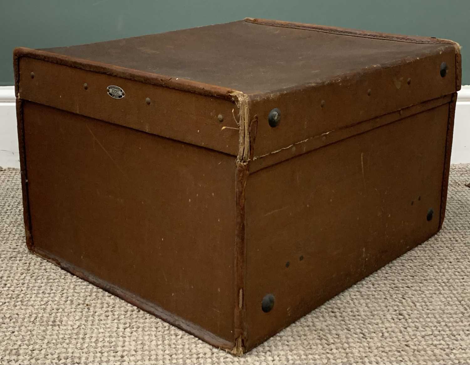 THREE ITEMS OF VINTAGE LUGGAGE & A SHEEPSKIN TYPE WOOLLEN RUG, trunks, 32cms (h), 69cms (w), 43.5cms - Image 7 of 9