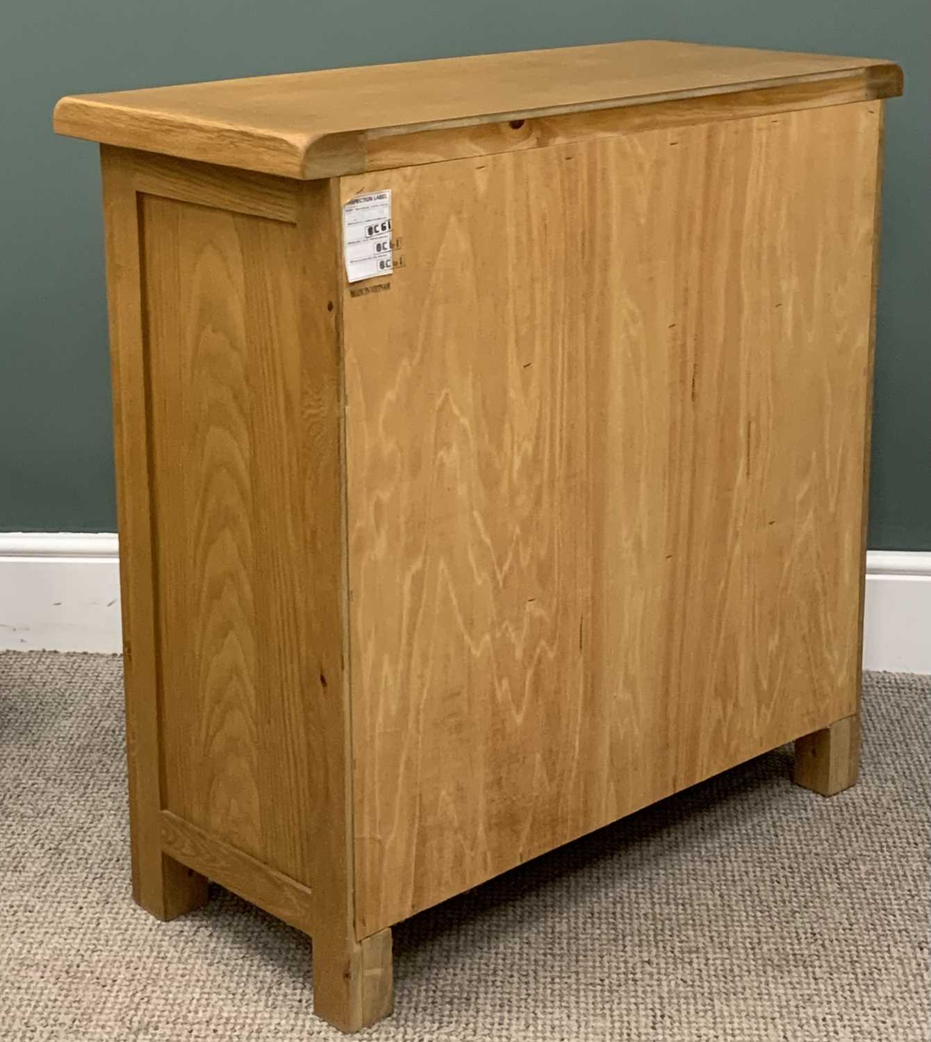TWO ITEMS MODERN OAK FURNITURE, comprising two drawer, two door small sideboard, cleated end top, - Image 4 of 6