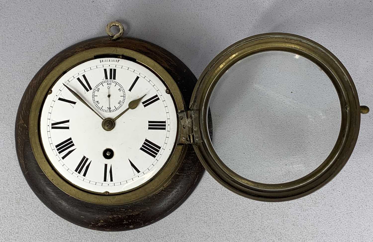 BRASS CASED SHIPS BULKHEAD CLOCK, mounted on an oak board, the white enamel dial with Roman numerals - Image 2 of 3