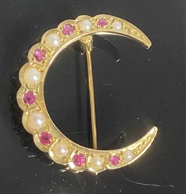 9CT YELLOW GOLD CRESCENT SHAPED BROOCH, set with small rubies and split seed pearls, 2.5cms (w), 3. - Image 2 of 2