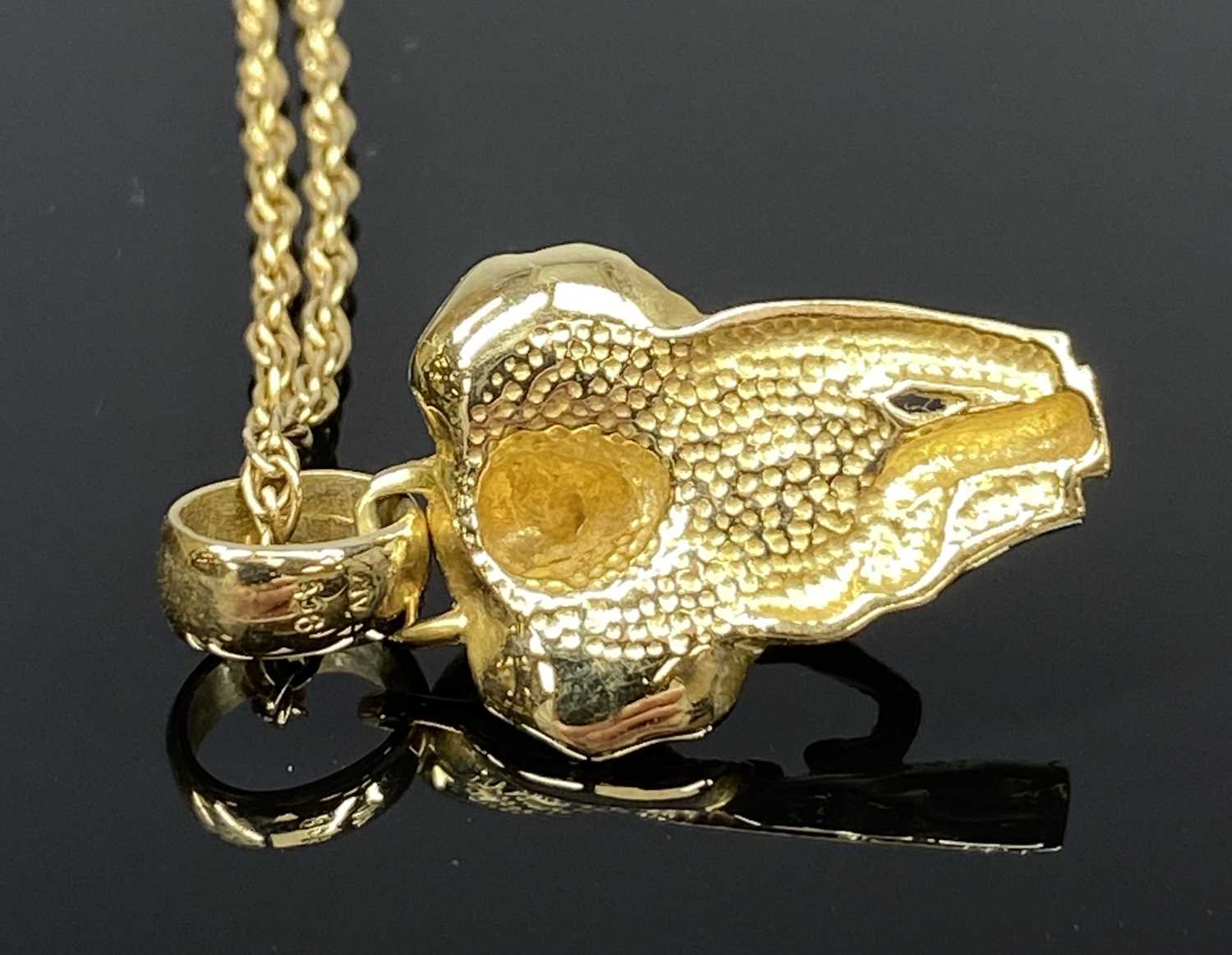 9CT GOLD ELEPHANT PENDANT NECKLACE, 3cms (l) including jump ring the pendant, 25.5cms (overall), 7. - Image 4 of 4