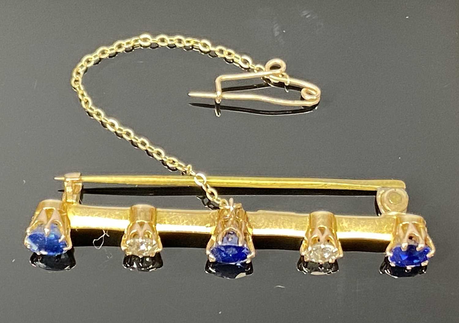 15CT GOLD DIAMOND & BLUE SAPPHIRE BAR BROOCH, two 0.20ct diamonds and three blue sapphires with - Image 2 of 2