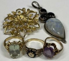 MIXED JEWELLERY LOT, 9ct yellow gold amethyst set ring, size L, 9ct yellow gold aquamarine set ring,