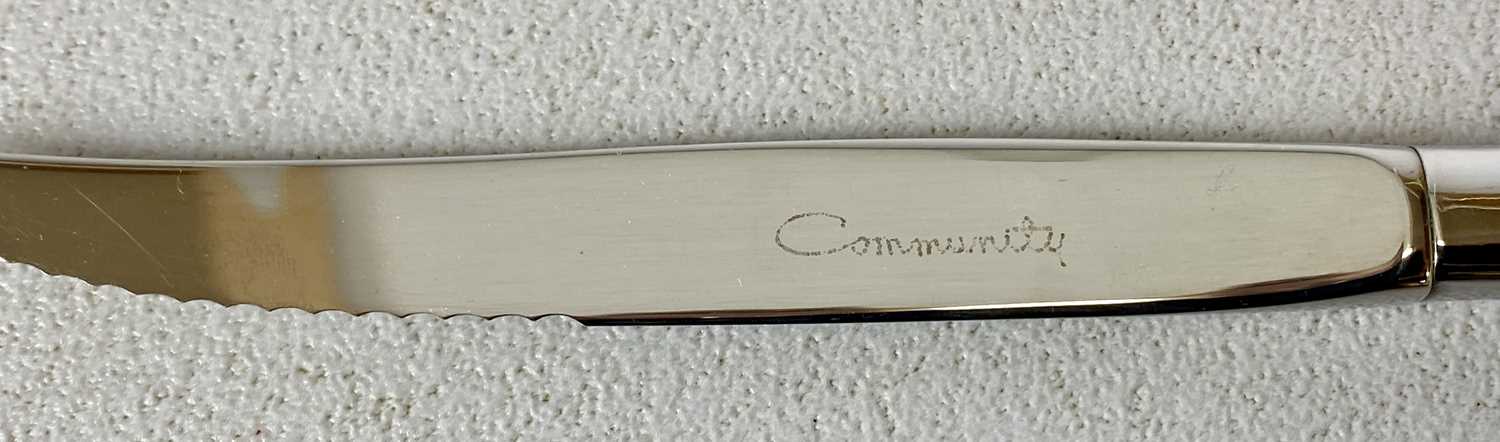 MIXED COLLECTION OF CUTLERY to include a set of 6 rat-tail silver teaspoons Sheffield 1923 Henry - Image 5 of 7