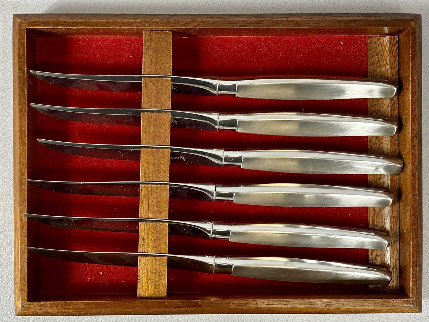 MIXED COLLECTION OF CUTLERY to include a set of 6 rat-tail silver teaspoons Sheffield 1923 Henry - Image 4 of 7