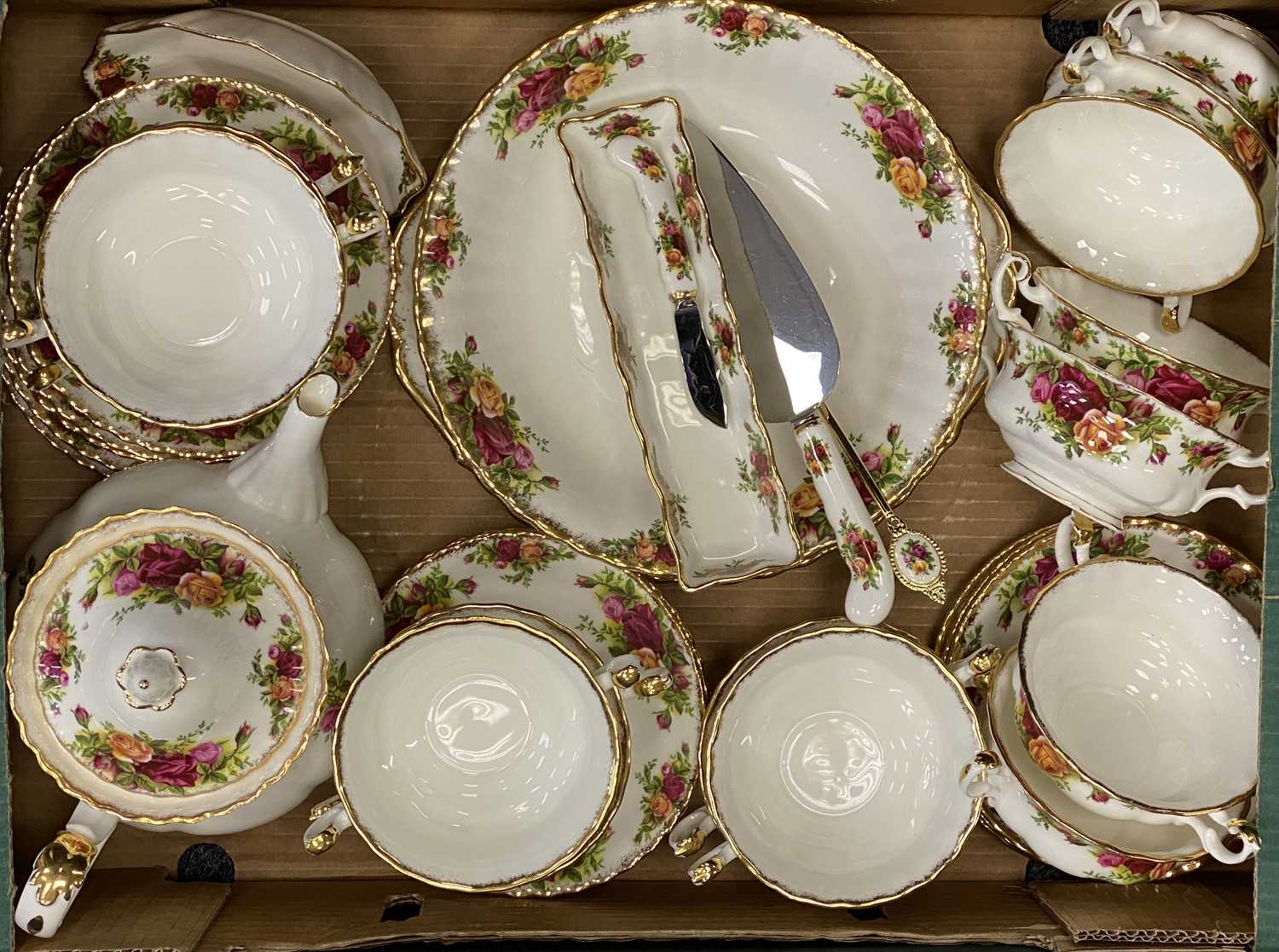 ROYAL ALBERT OLD COUNTRY ROSES DINNER & TEA SERVICE, extensive, for twelve persons, approx. 138 - Image 3 of 5