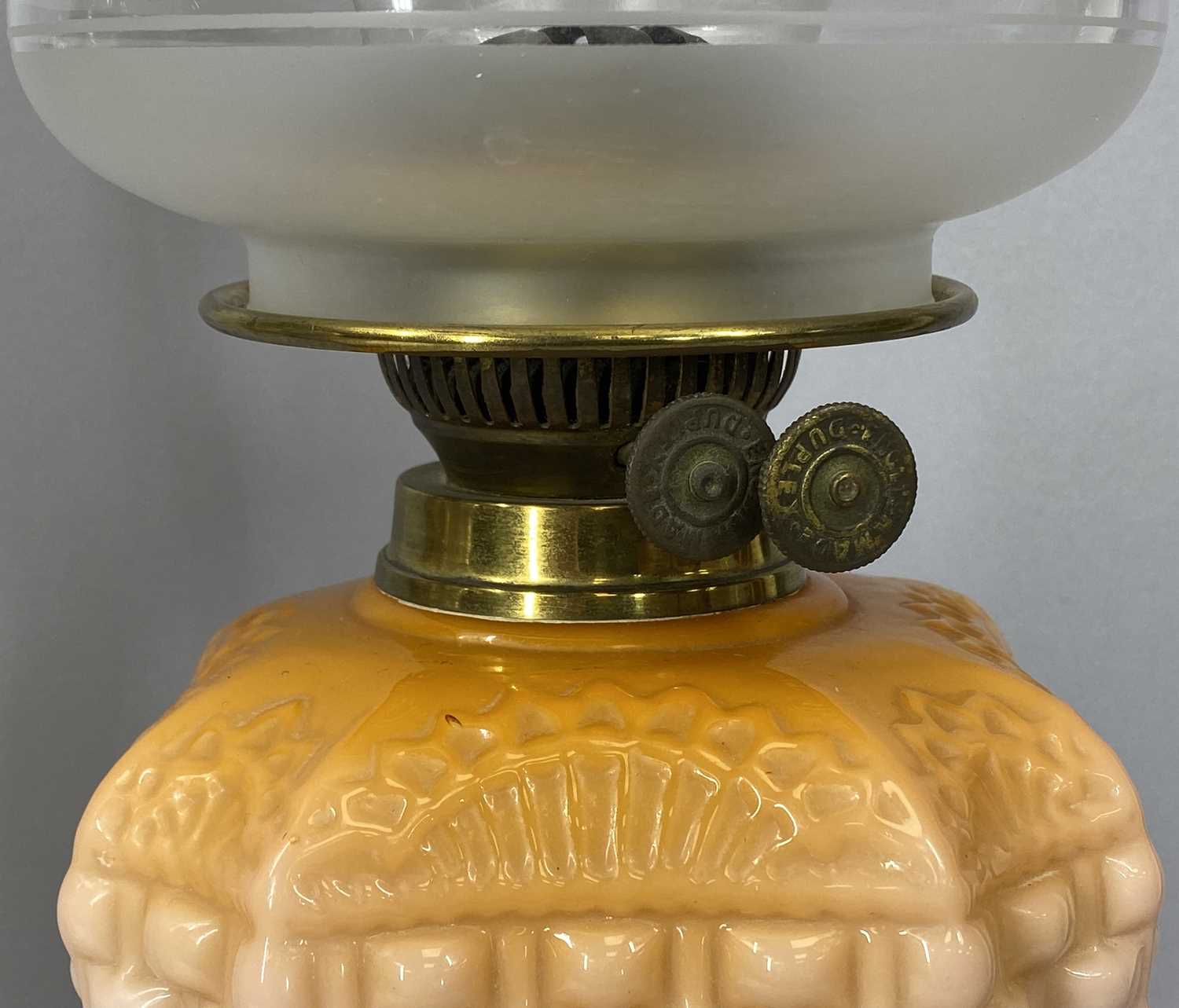 LATE 19TH CENTURY OIL LAMP with circular brass base and column, floral painted clear glass - Image 3 of 3