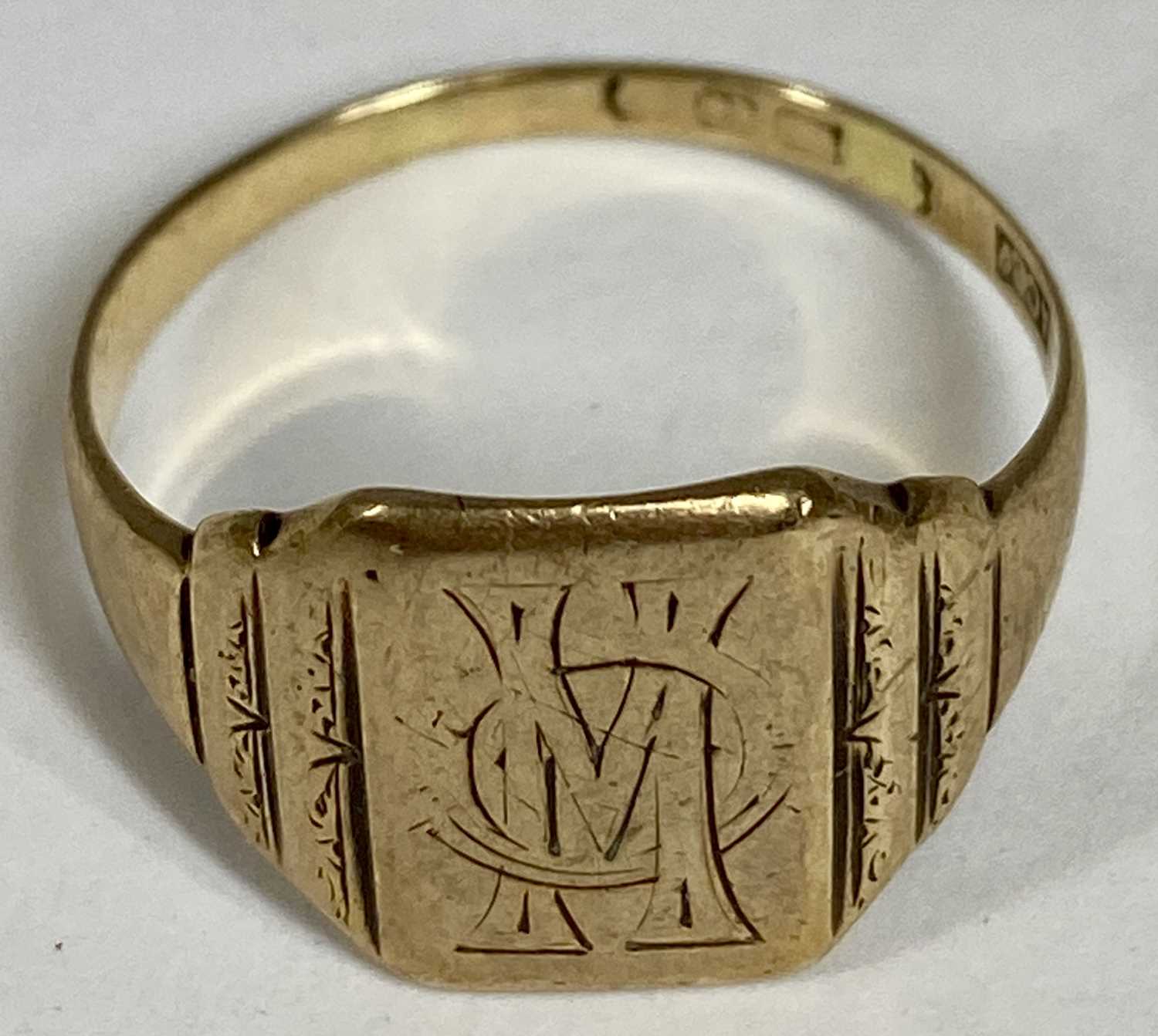 FOUR ITEMS OF VINTAGE 9CT GOLD JEWELLERY, comprising monogrammed signet ring, size mid S-T, 3. - Image 2 of 7