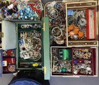 LARGE MIXED QUANTITY OF COSTUME JEWELLERY, in various jewellery boxes and loose, along with a