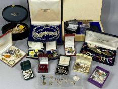 14CT, 9CT, SILVER & COSTUME JEWELLRY COLLECTION, notable items include a St Christopher pendant,