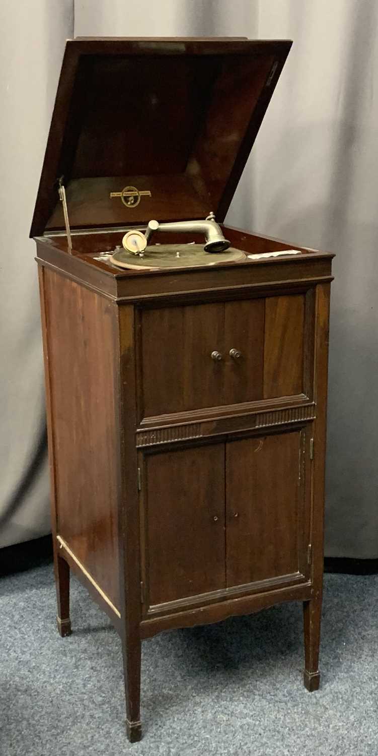 COLUMBIA VIVA-TONE GRAFONOLA GRAMOPHONE PLAYER, in mahogany freestanding cabinet with folding