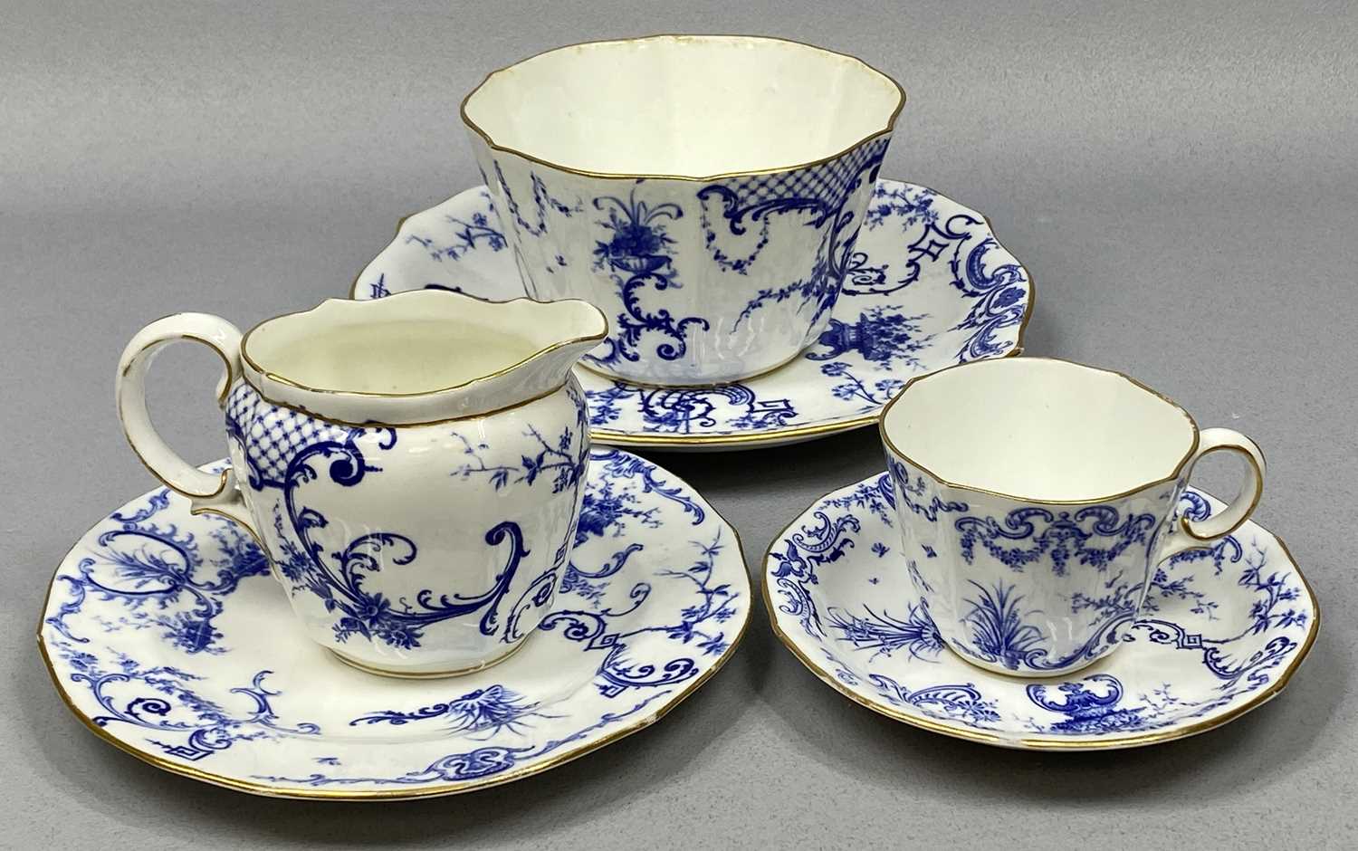 ROYAL CROWN DERBY BLUE & WHITE TEA SERVICE for six persons, 23 pieces Provenance: private collection - Image 2 of 2