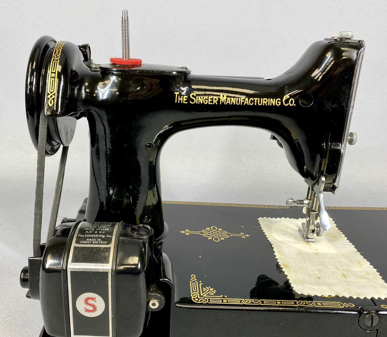 221K SINGER PORTABLE ELECTRIC SEWING MACHINE, original foot pedal, original case, instruction - Image 5 of 9