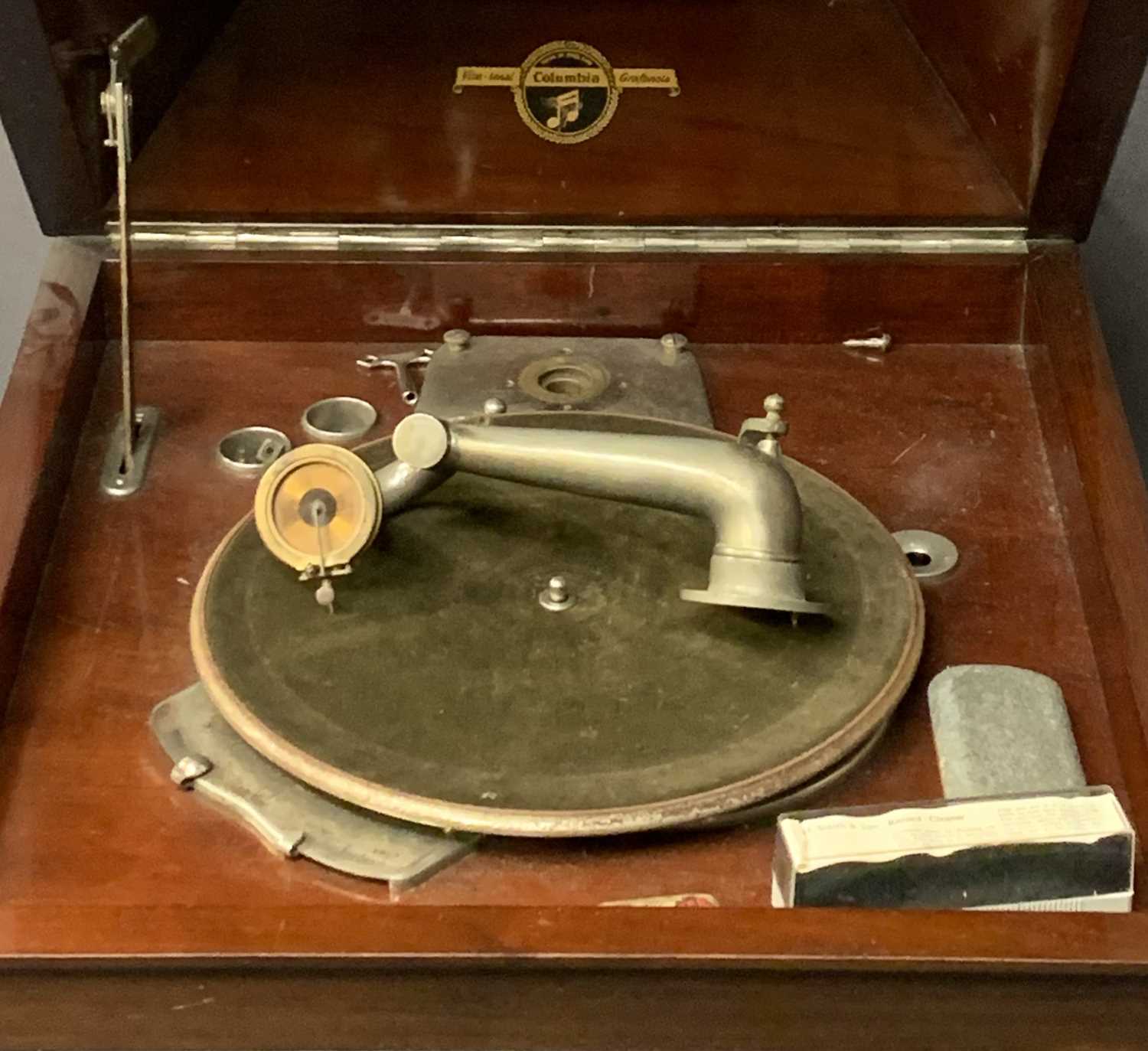 COLUMBIA VIVA-TONE GRAFONOLA GRAMOPHONE PLAYER, in mahogany freestanding cabinet with folding - Image 3 of 5