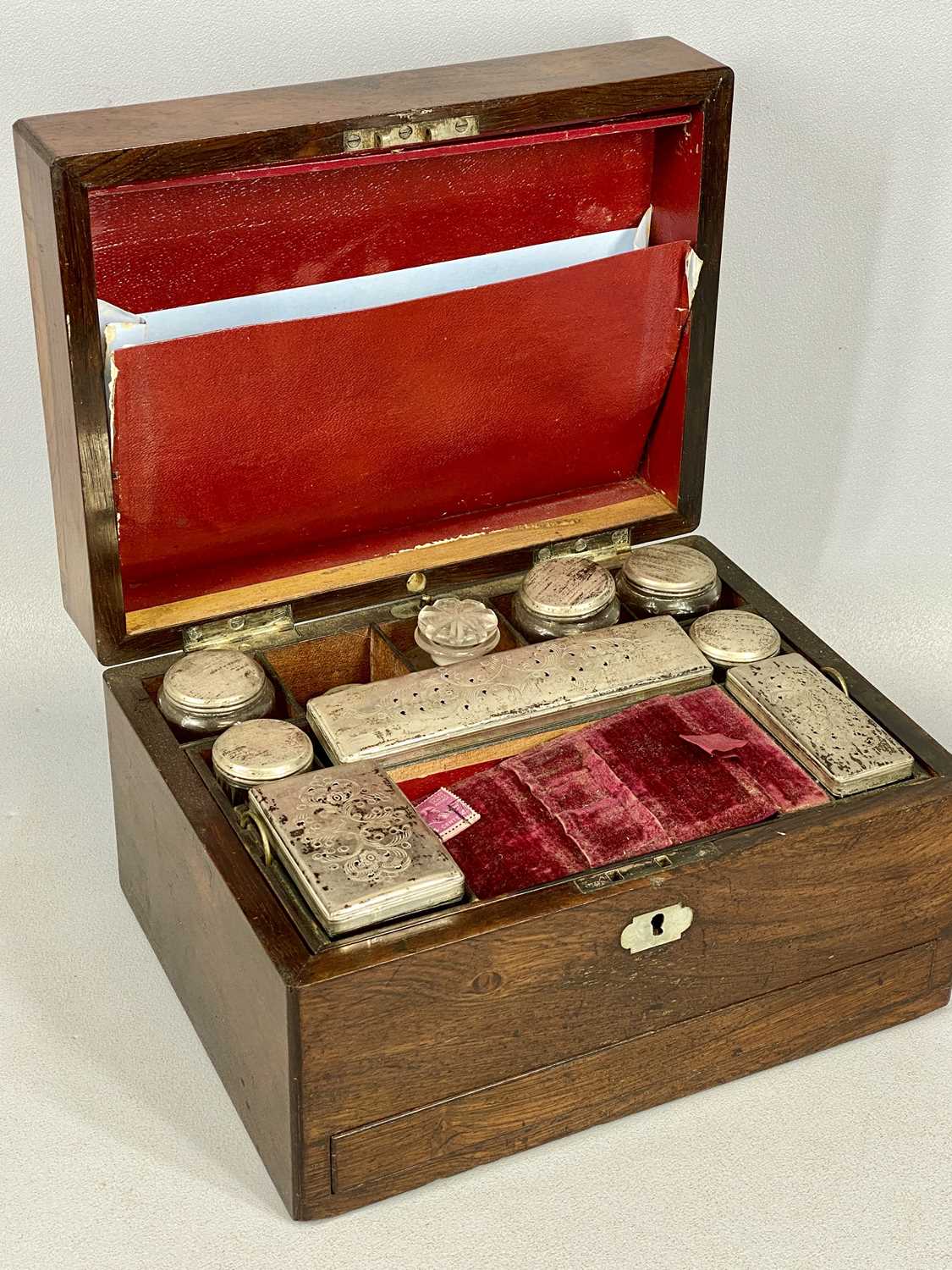 VICTORIAN ROSEWOOD TRINKET BOX, the hinged cover with mother of pearl inlaid cartouche, interior - Image 2 of 5