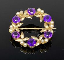 9CT GOLD AMETHYST & SEED PEARL CIRCULAR BROOCH, Birmingham 1973, Cropp and Farr Ltd, 3cms (diam.),