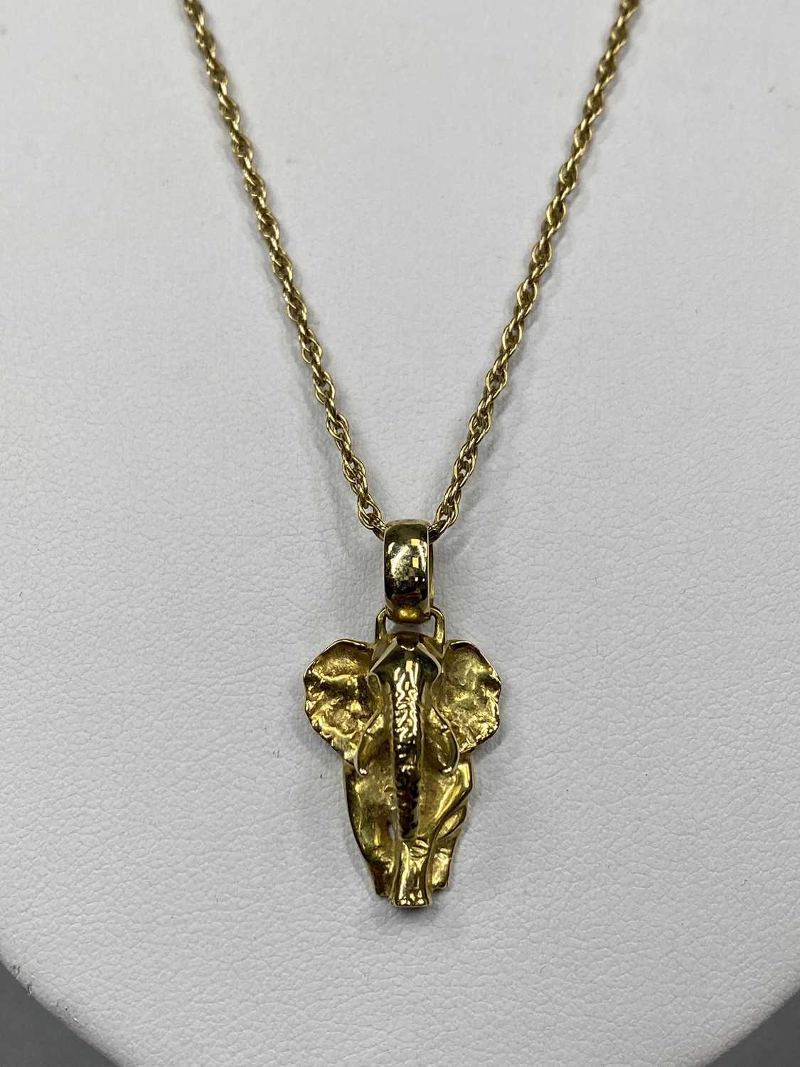 9CT GOLD ELEPHANT PENDANT NECKLACE, 3cms (l) including jump ring the pendant, 25.5cms (overall), 7. - Image 2 of 4