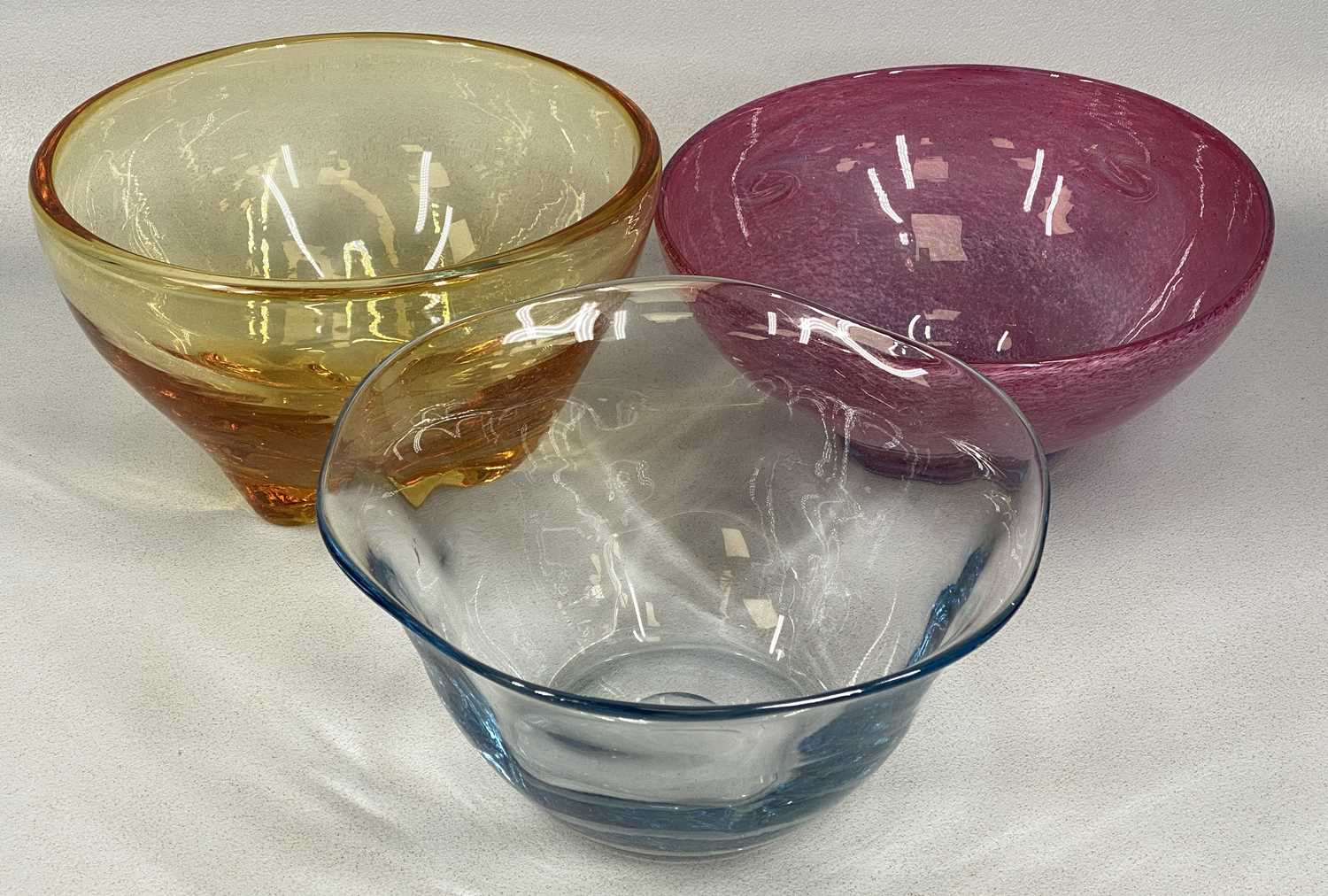 WHITEFRIARS & OTHER GLASSWARE, including turquoise textured vase, 18cms (h) shallow bowl, 13cms ( - Image 5 of 5