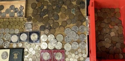 COLLECTION OF BRITISH COINS, including commemorative crowns, pre-decimal pennies, half-pennies and