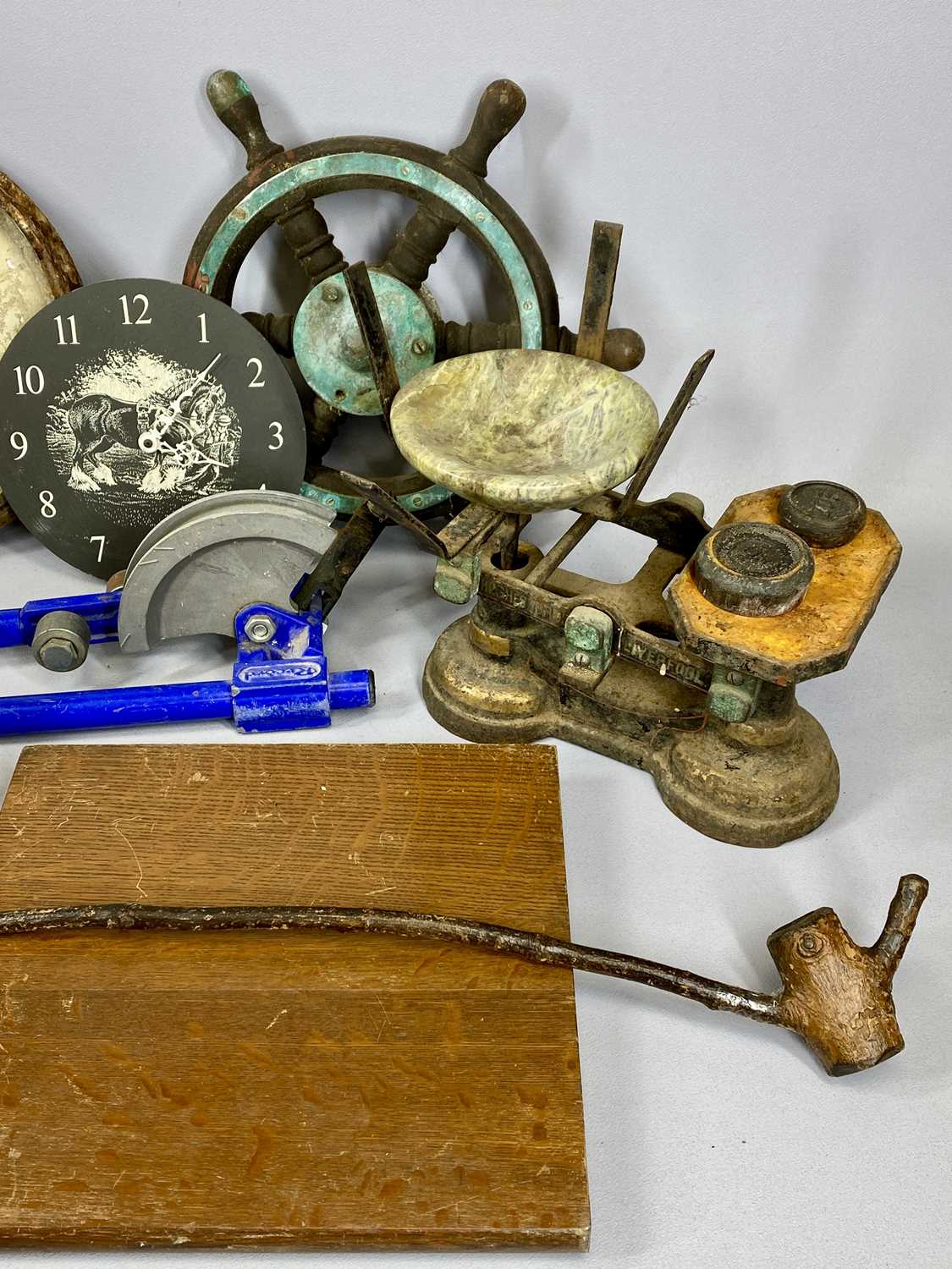 MIXED COLLECTABLES GROUP, to include wall and mantel clocks, set of pipe benders, small ships/boat - Image 3 of 3
