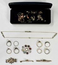 VICTORIAN & LATER PRECIOUS METALS & GEMSTONES JEWELLERY COLLECTION many items damaged, to include