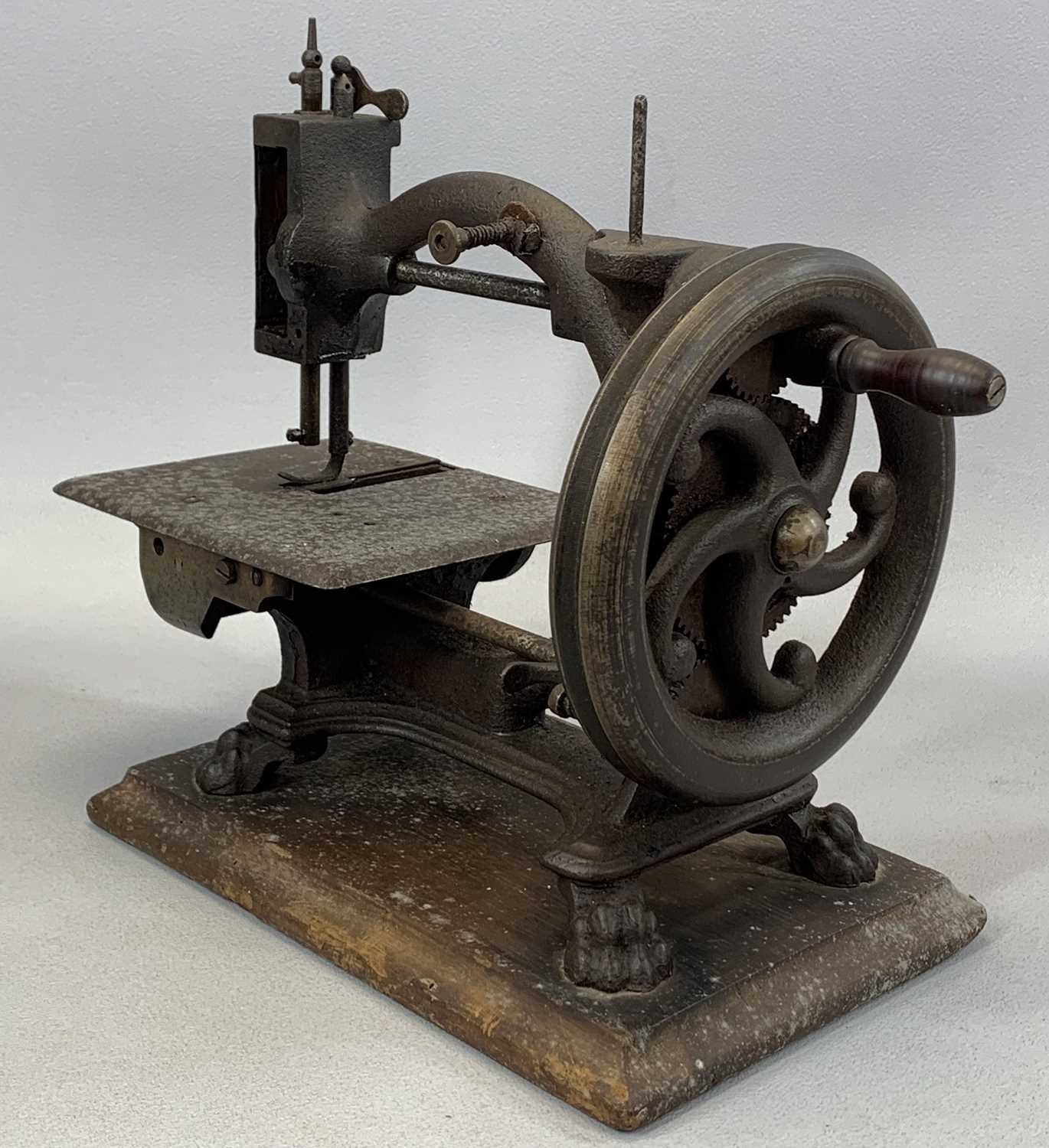 VICTORIAN SHAKESPEAR SEWING MACHINE, made by the Royal Sewing Machine Company, Birmingham, cast iron - Image 3 of 4