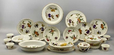 ROYAL WORCESTER EVESHAM OVEN TO TABLEWARE, including four circular flan dishes, 23cms (diam.), two