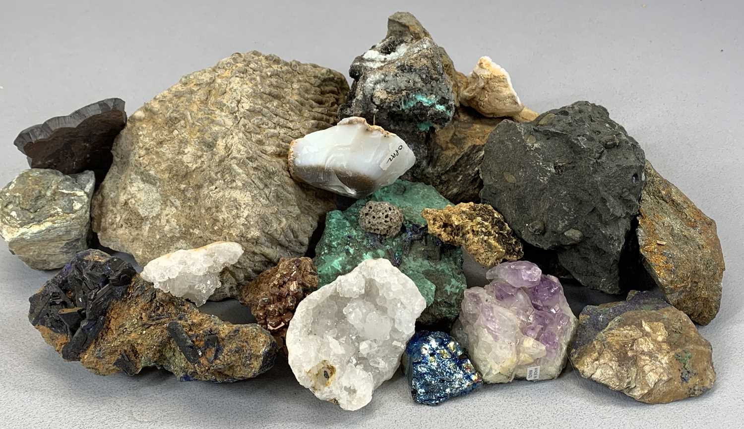 COLLECTION OF MIXED MINERAL SAMPLES