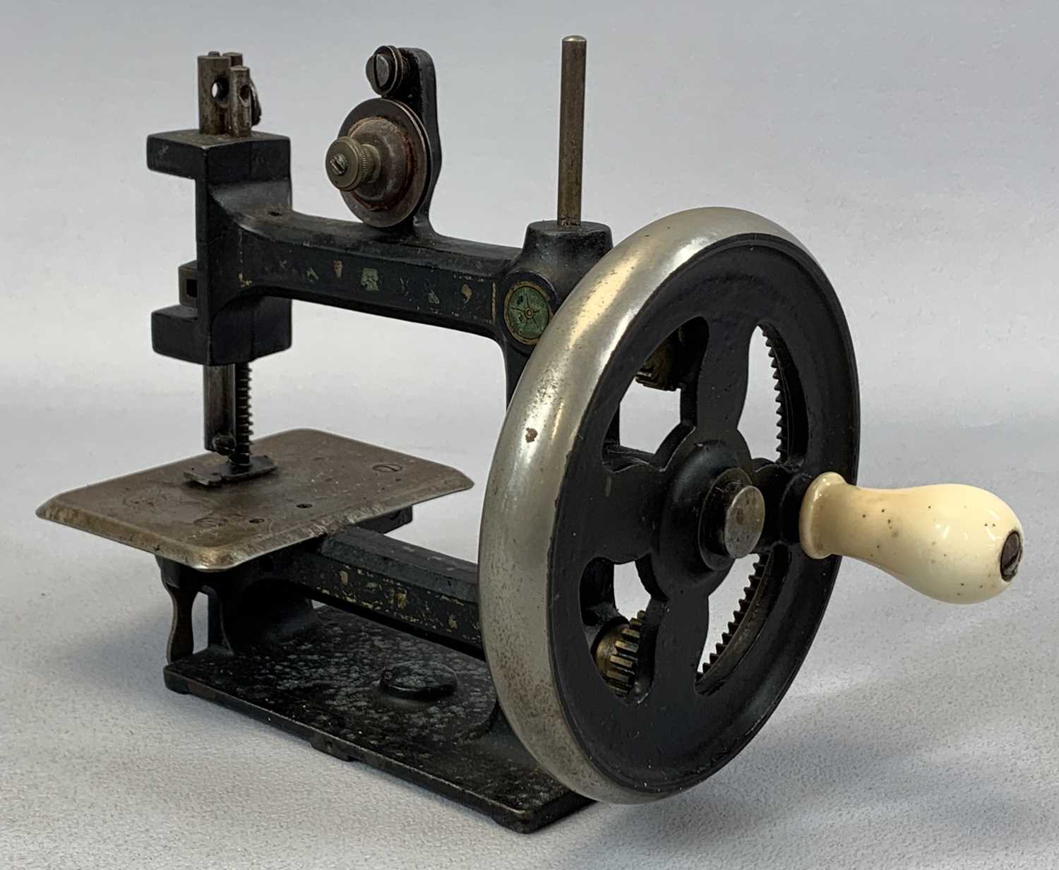 VICTORIAN CHILDS CAST IRON HAND SEWING MACHINE, crank with ceramic handle, 17cms (h) Provenance: - Image 3 of 4