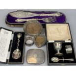 SMALL SILVER COLLECTION & A PAIR OF CASED EPNS FISH SERVERS, silver comprises Prince of Wales