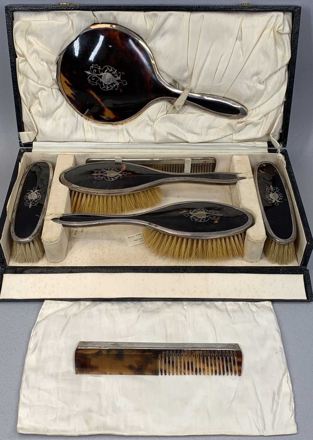 CASED SIX PIECE SILVER & TORTOISESHELL HAND MIRROR, BRUSH & COMB SET, 27.5 (l) x 13.75cms (diam.)