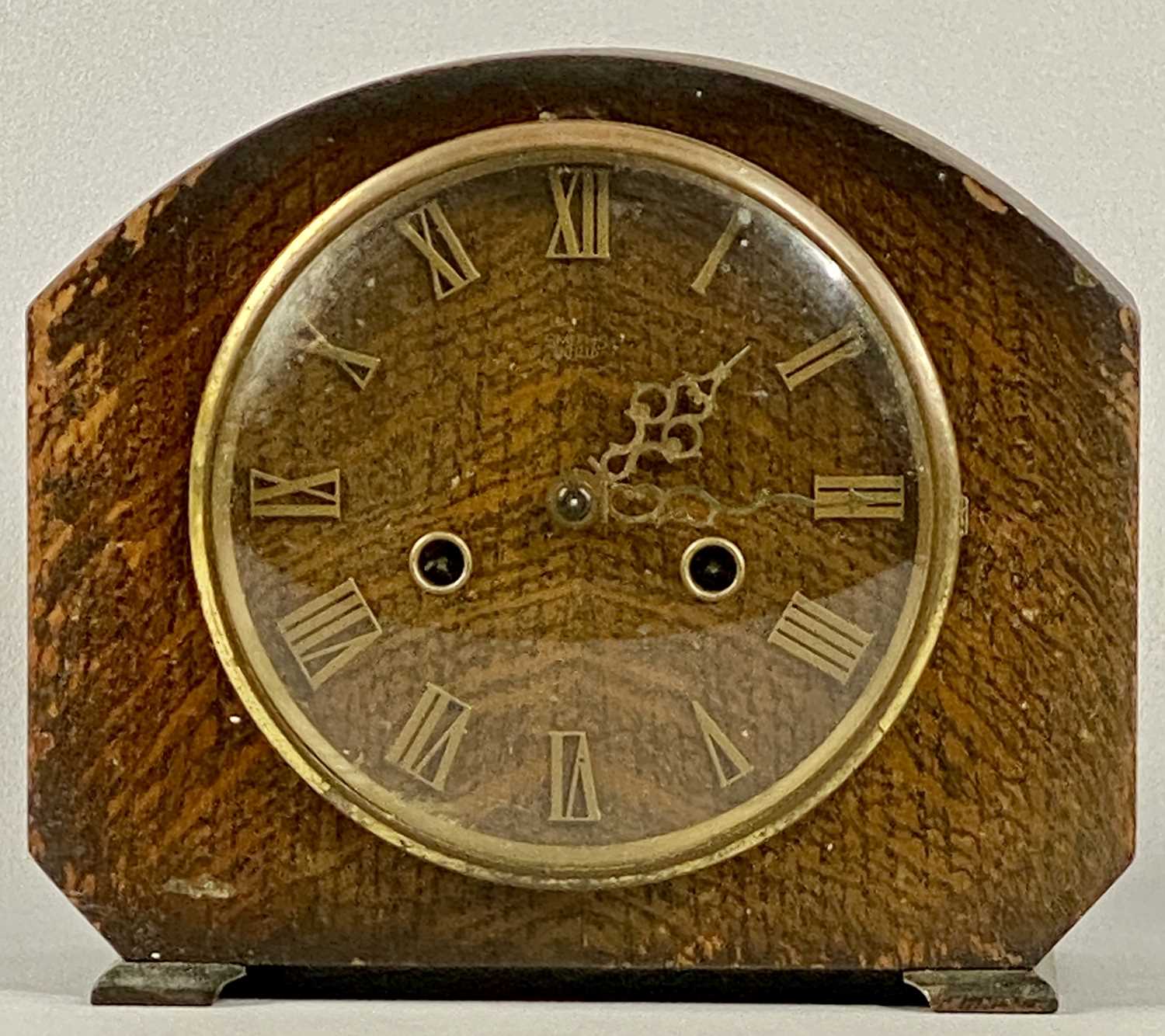 TWO VINTAGE & MODERN CLOCKS & A MINIATURE OAK POT BOARD DRESSER, clocks comprising an oak cased - Image 4 of 5