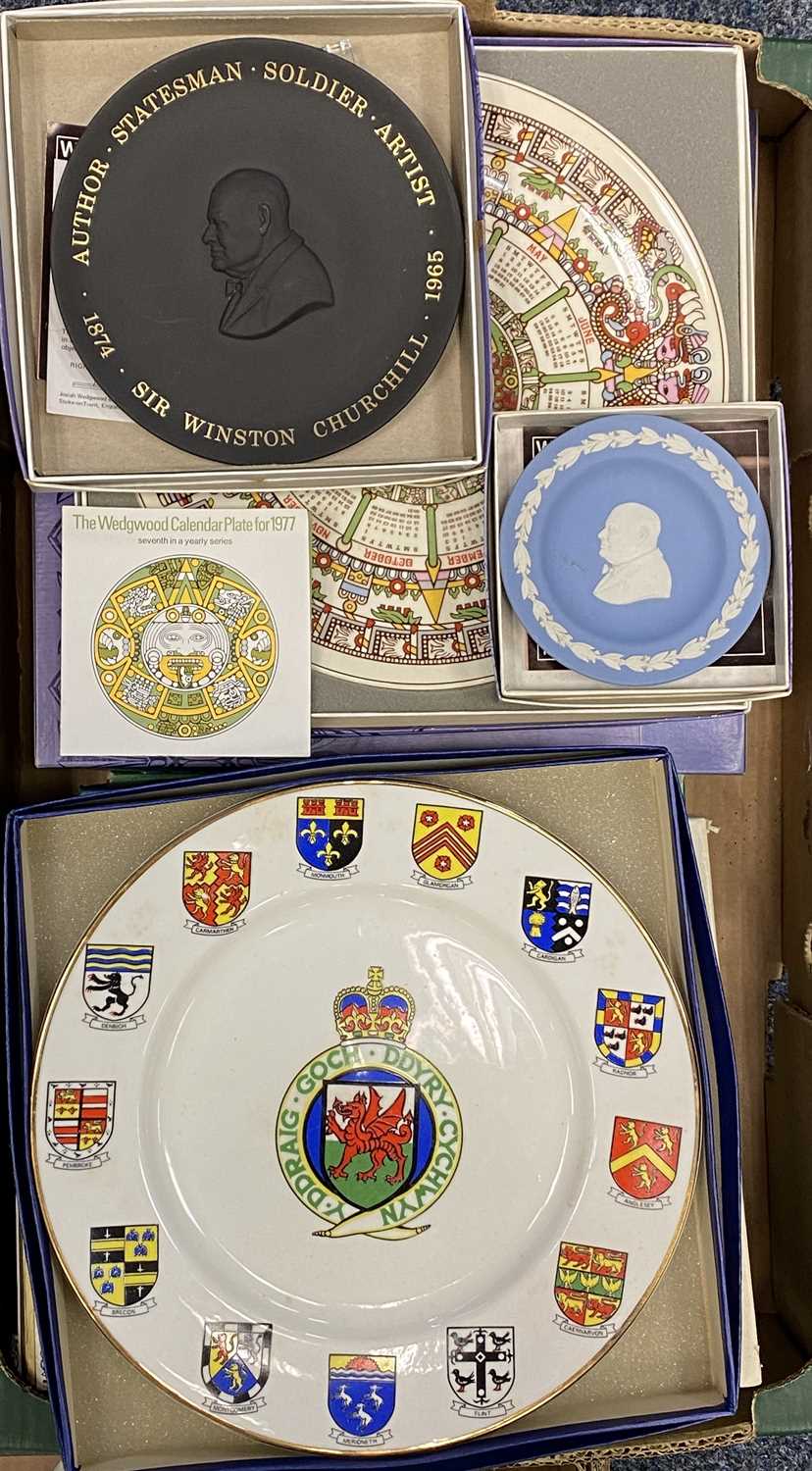 GROUP OF COLLECTORS PLATES & OTHERS, including Aynsley, Masons, Coalport and Wedgwood with a - Image 3 of 4