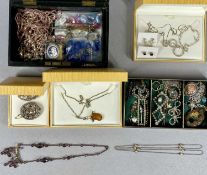 VICTORIAN & LATER JEWELLERY COLLECTION, including an oval acorn and oak leaf raised brooch, 4.
