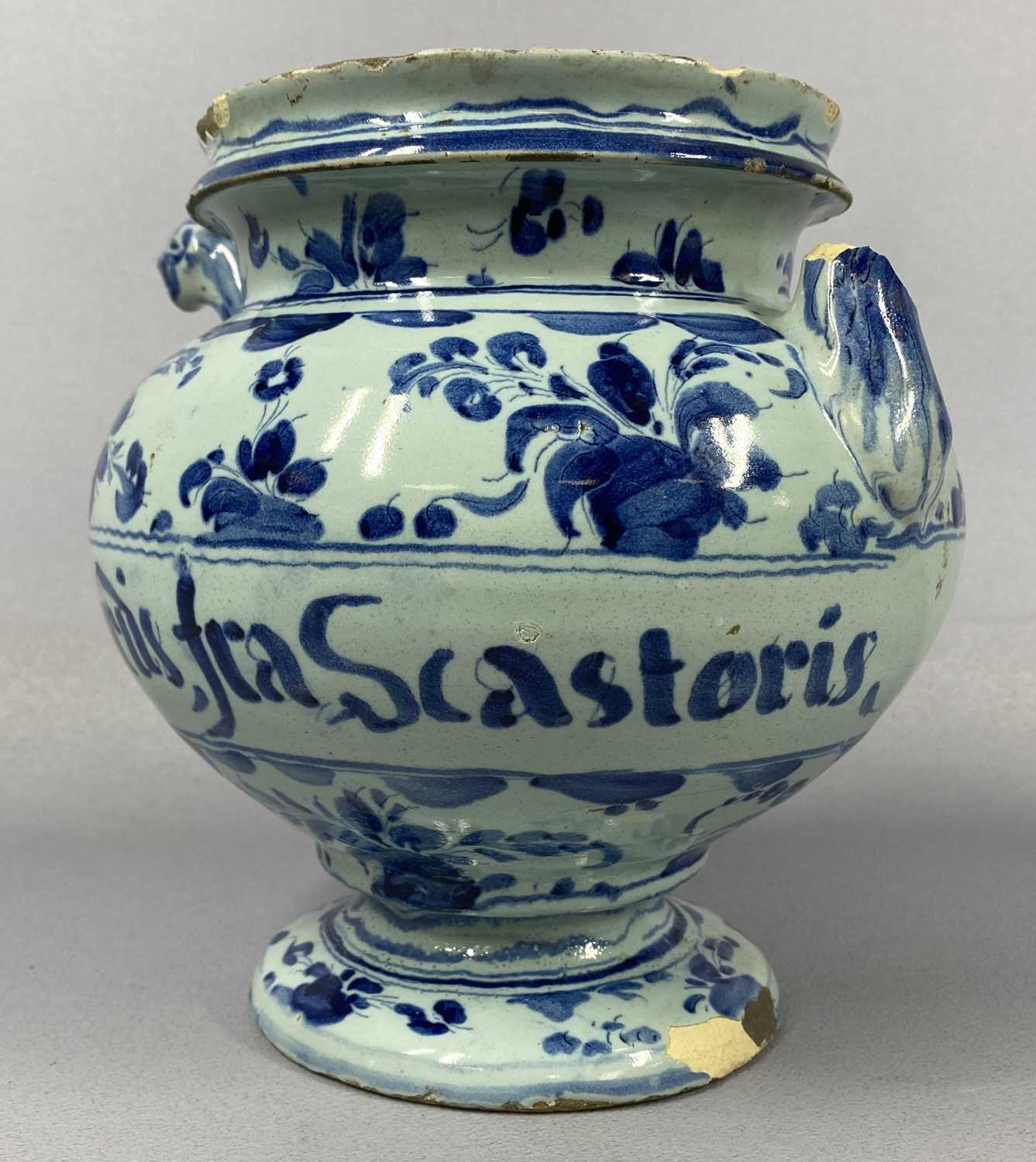 GROUP OF MIXED CERAMICS, including Italian Majolica apothecary jar in 17th century style lettered - Image 4 of 5