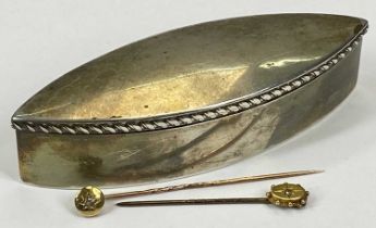 VICTORIAN YELLOW METAL STICK PIN OF OVAL DESIGN, with central diamond in star mount, ropetwist