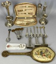 MIXED HALLMARKED SILVER & OTHER COLLECTABLES to include golfing themed and other collectors' spoons,