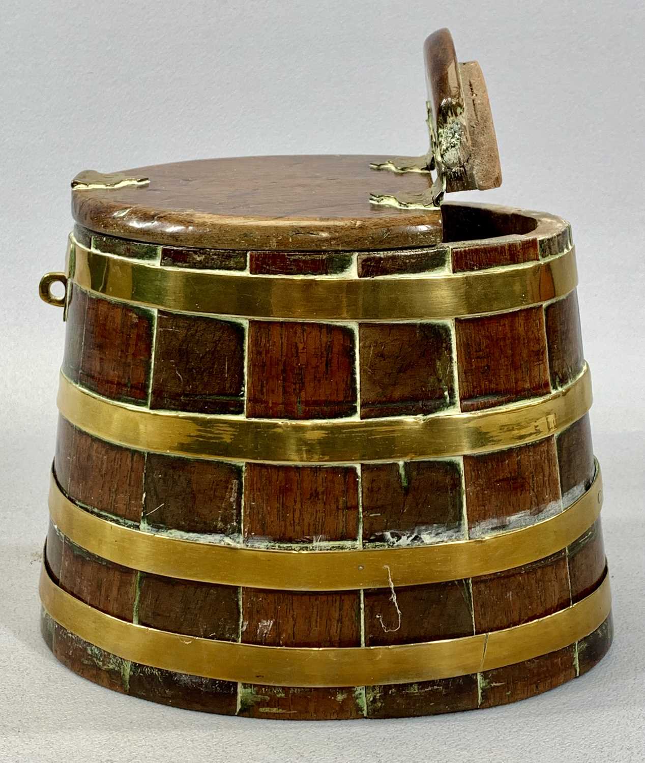 ANTIQUE BRASS BANDED OAK SALT BOX & SCALES the box of tapered oval form with hinged cover, 15cms (h) - Image 4 of 4