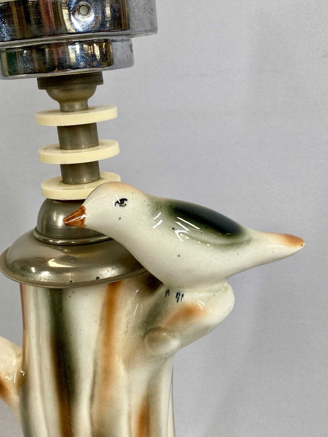 ART DECO BAKELITE & POTTERY TABLE LAMP, bird on a branch, metal base with pen holder, opaque - Image 2 of 2