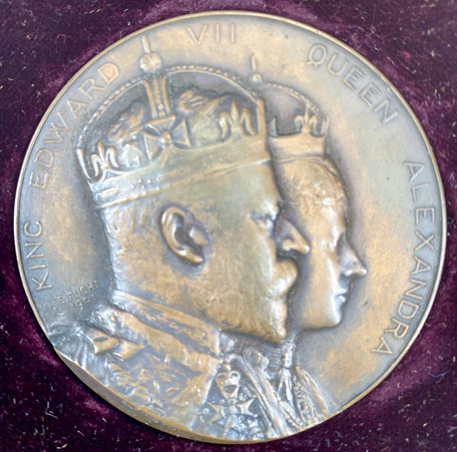 KING EDWARD VII & QUEEN ALEXANDRA LARGE BRONZE CORONATION MEDAL / PLAQUE by Elkington & Co. - Image 2 of 3