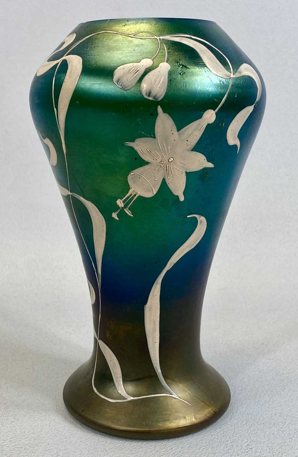 THREE ITEMS OF DECORATIVE GLASSWARE comprising Loetz style art nouveau iridescent vase with enamel - Image 3 of 4