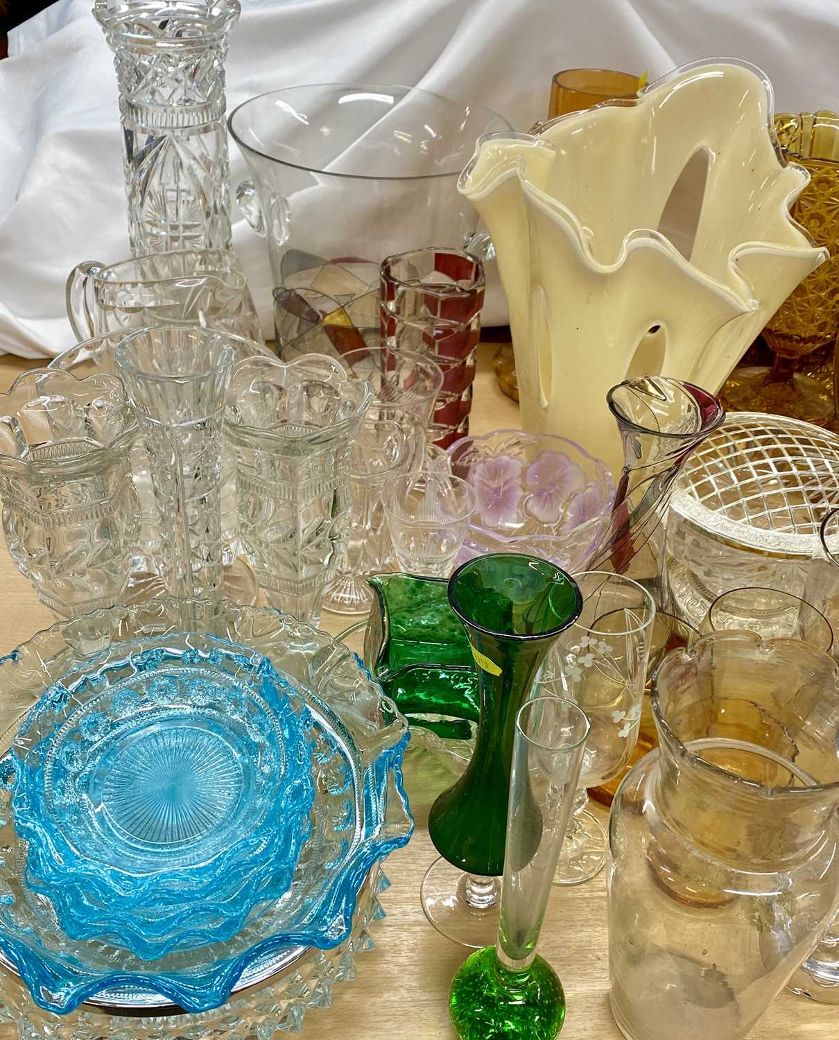 LARGE MIXED QUANTITY OF GLASSWARE, some coloured, including vases, jugs, bowls, dishes, ornaments - Image 4 of 4