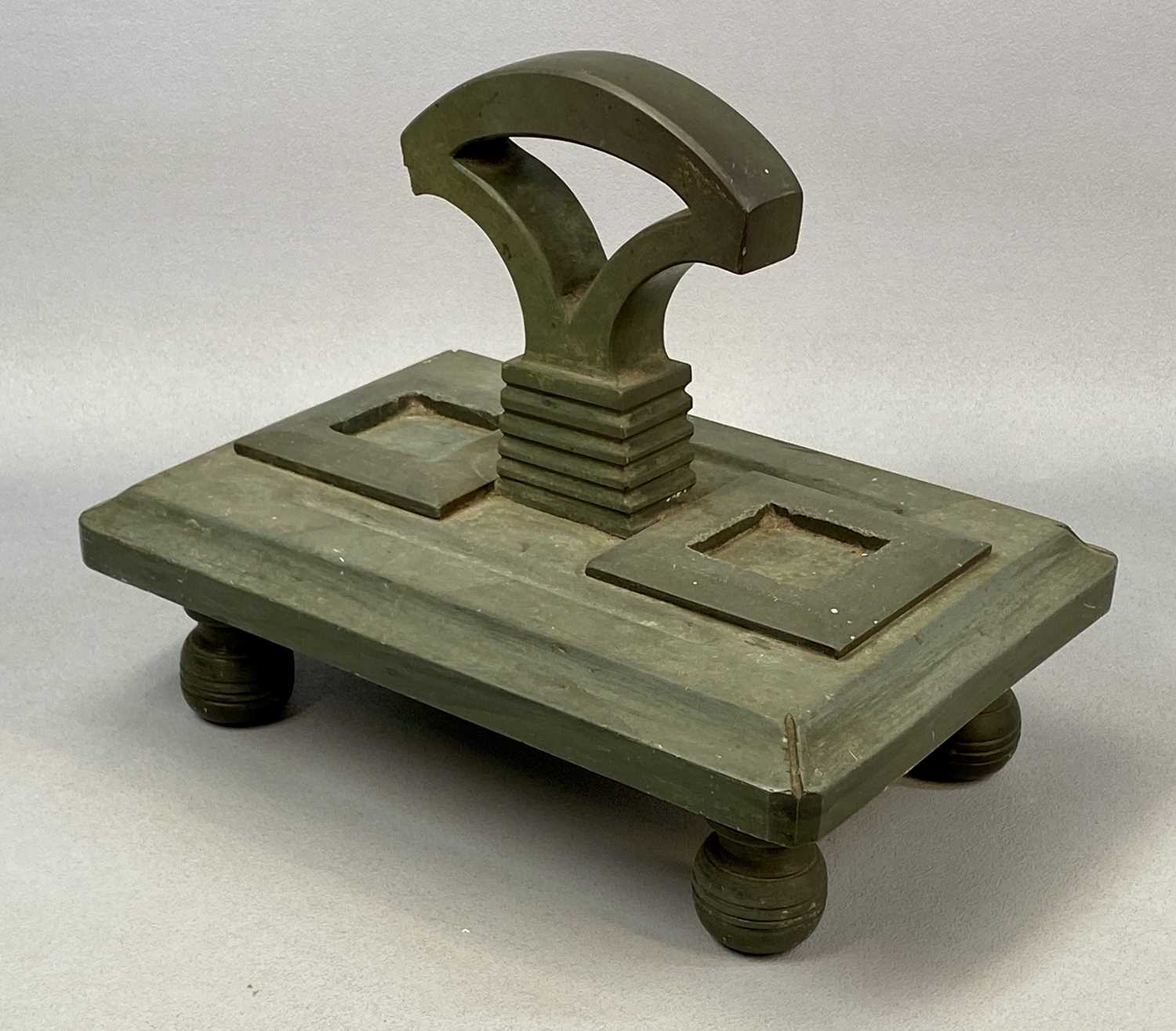 WELSH SLATE INK STAND, of stout form, central carry handle, on four turned legs, 27 (h) x 32 (w) x - Image 3 of 3