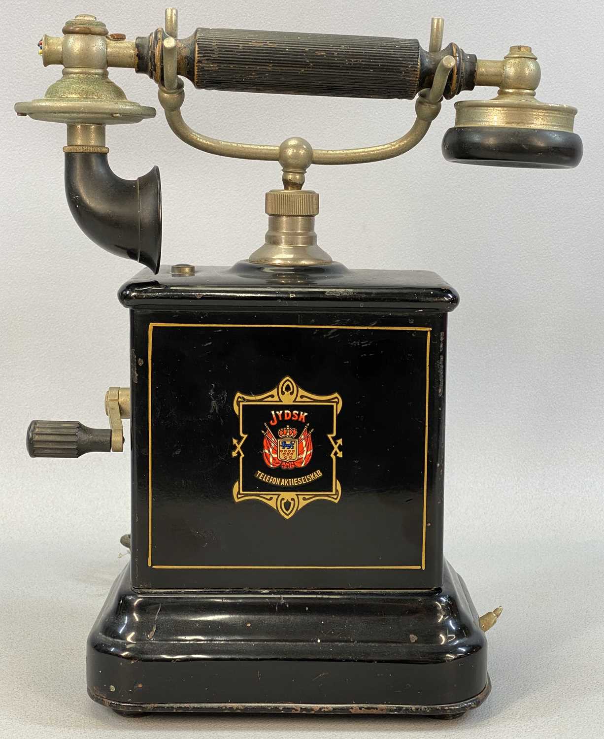 EARLY 20TH CENTURY JYDSK TELEFON AKTIESELSKAB - DANISH PILLAR TABLETOP TELEPHONE, with crank handle,