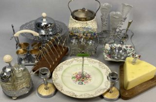 COLLECTION OF MID-CENTURY TABLEWARE & OTHER ITEMS, including chrome egg cruet, chrome four piece