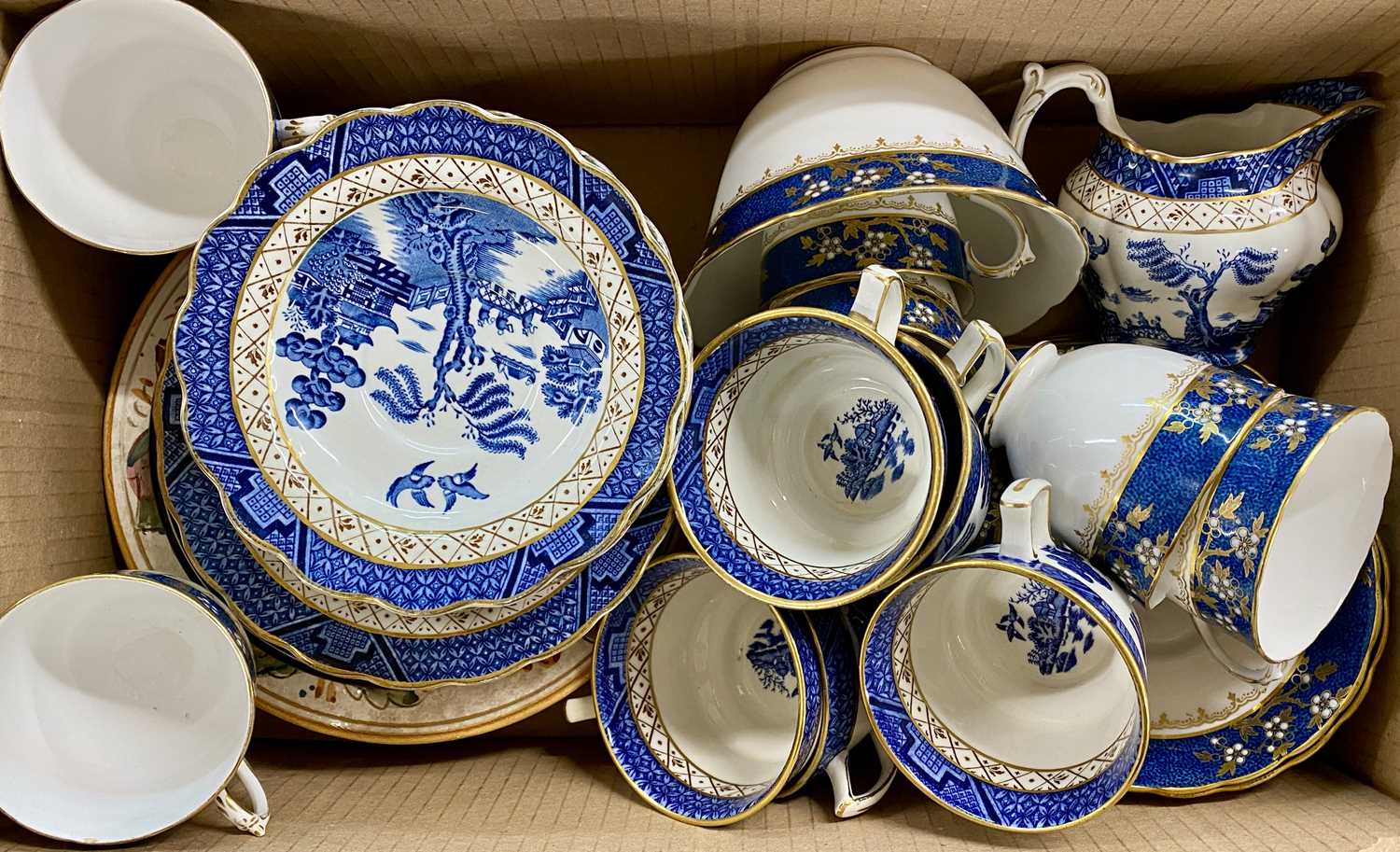 LARGE COLLECTION OF TABLEWARE ETC. including Booths Real Old Willow pattern tea service, Royal - Image 4 of 5