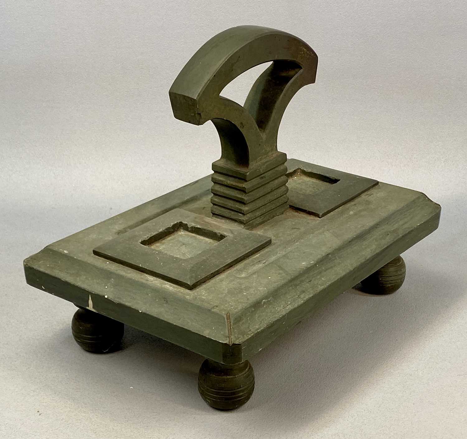 WELSH SLATE INK STAND, of stout form, central carry handle, on four turned legs, 27 (h) x 32 (w) x - Image 2 of 3