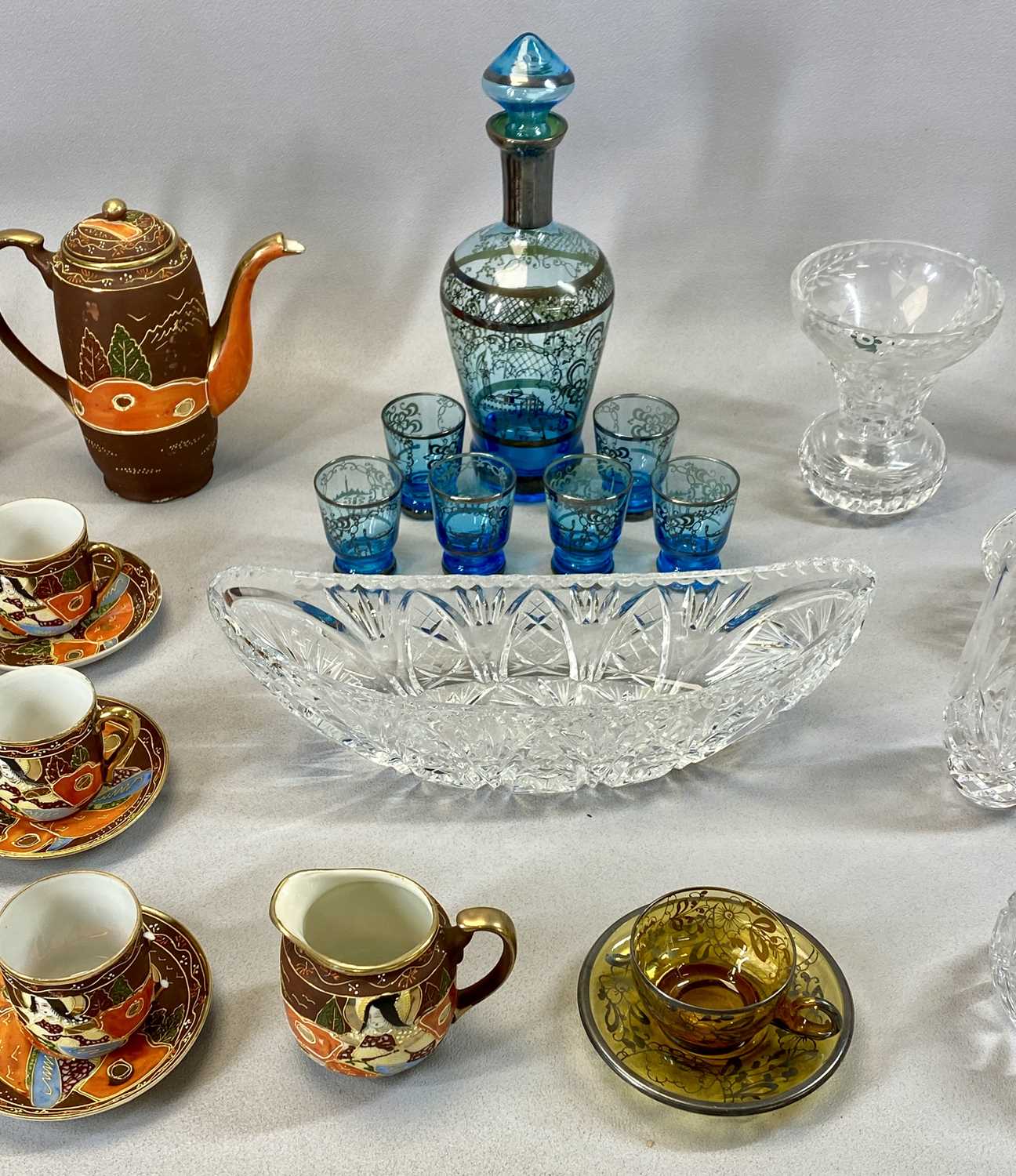 MIXED CERAMICS & GLASSWARE, including Japanese eggshell tea service, 15 pieces, a silvered blue - Image 3 of 4