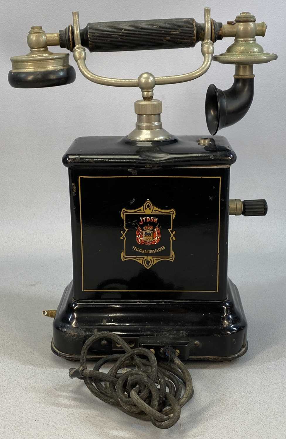 EARLY 20TH CENTURY JYDSK TELEFON AKTIESELSKAB - DANISH PILLAR TABLETOP TELEPHONE, with crank handle, - Image 3 of 4